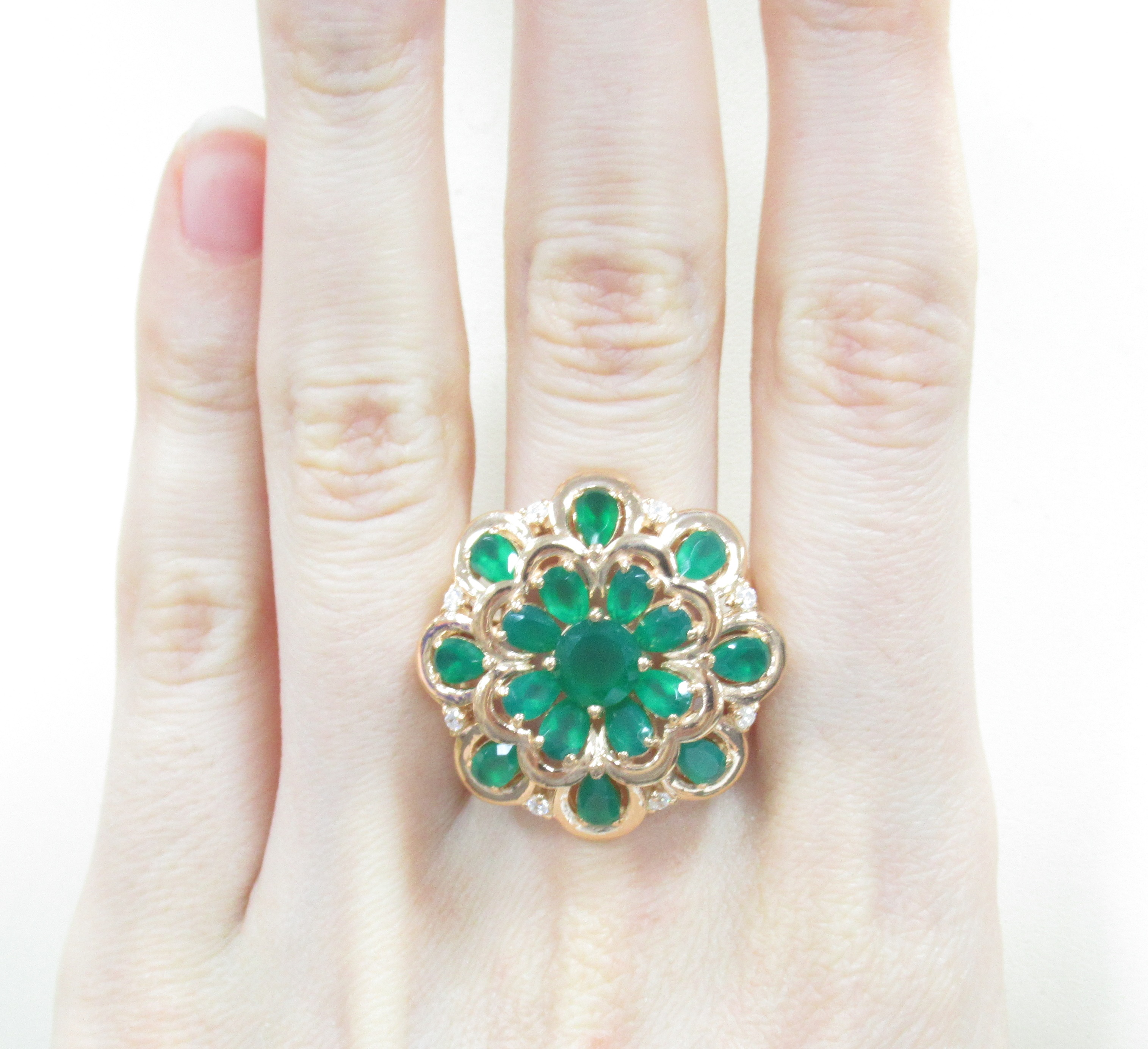 Серебряное кольцо 925 пробы; вставки 17 Агат зеленый; 8 Фианит бесцв.;